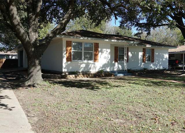 Property at 1405 Crestview Dr, Kaufman, TX 75142, 3 beds, 2 baths