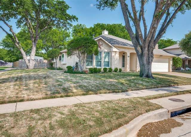 Property at 4902 Oak Hollow Dr, Grand Prairie, TX 75052, 3 beds, 2 baths