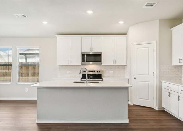 Property at 990 Linden Ct, Lavon, TX 75166, 4 beds, 3 baths