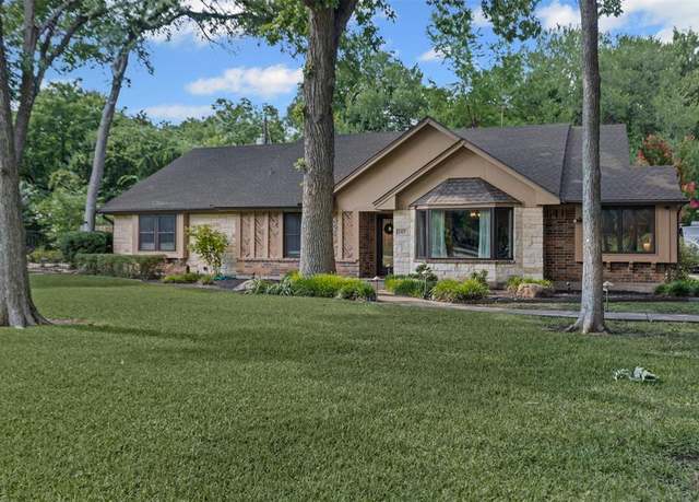 Property at 107 Forest Brook St, Oak Leaf, TX 75154, 3 beds, 2.5 baths
