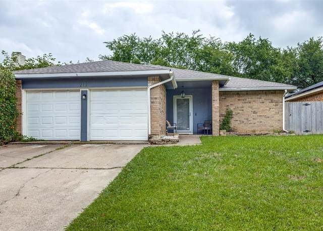 Property at 212 Valley Spring Dr, Arlington, TX 76018, 3 beds, 2 baths