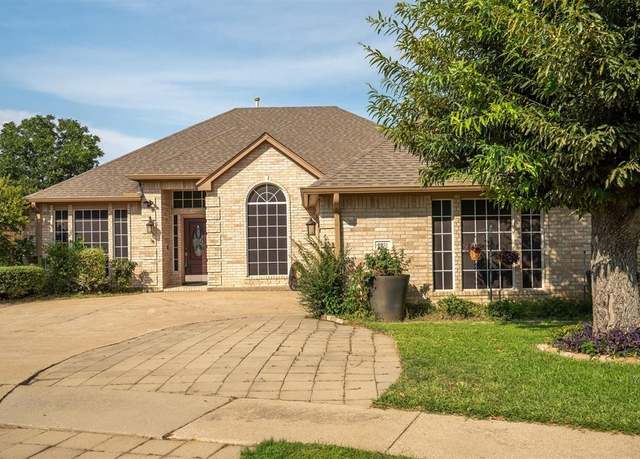 Property at 2031 Vintage Cir, Corinth, TX 76210, 4 beds, 2 baths