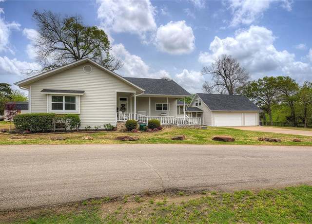 Property at 1072 Country Club Rd, Sulphur Springs, TX 75482, 4 beds, 3 baths