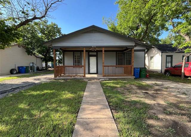 Property at 915 W 3rd St, Taylor, TX 76574, 2 beds, 1 bath