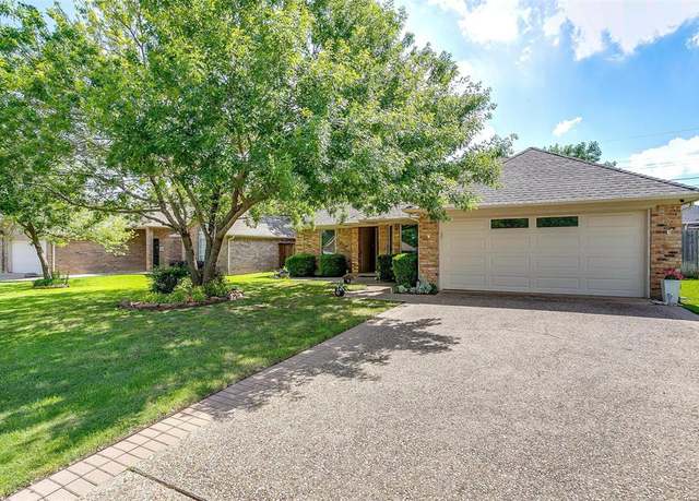 Property at 1406 Hyde Park Blvd, Cleburne, TX 76033, 3 beds, 2 baths