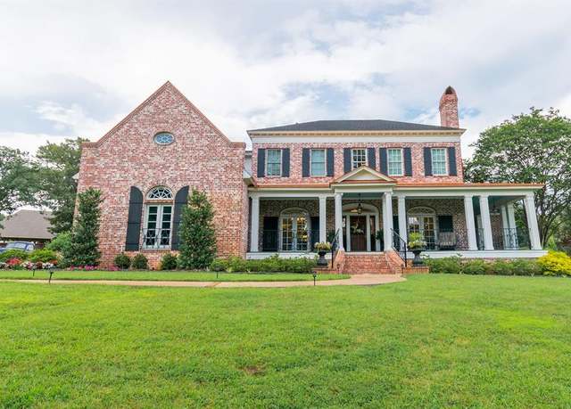 Property at 902 E South St, Lindale, TX 75771, 5 beds, 4.5 baths