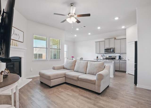 Property at 10425 Ponderosa Trl, Aubrey, TX 76227, 3 beds, 2 baths