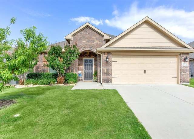 Property at 1019 Montrose Ave, Gainesville, TX 76240, 4 beds, 2 baths