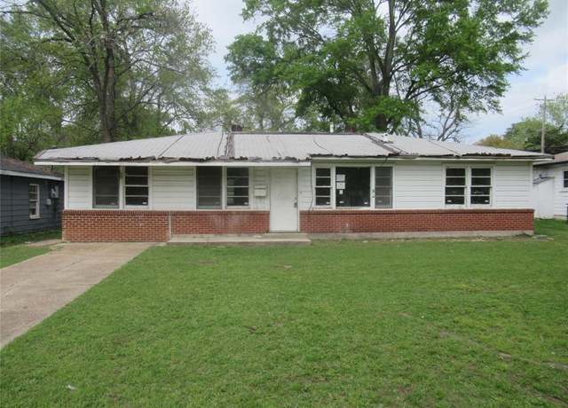 Property at 3108 Woodford St, Shreveport, LA 71108, 3 beds, 1 bath