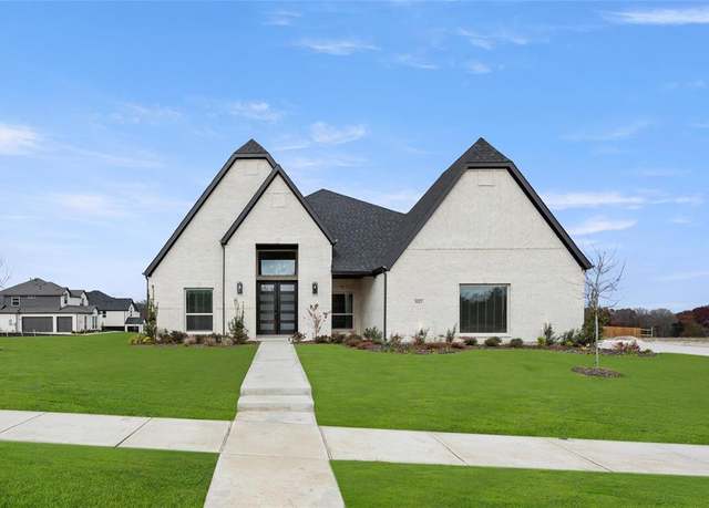 Property at 1123 E Hidden Lakes Dr, Desoto, TX 75115, 4 beds, 3.5 baths
