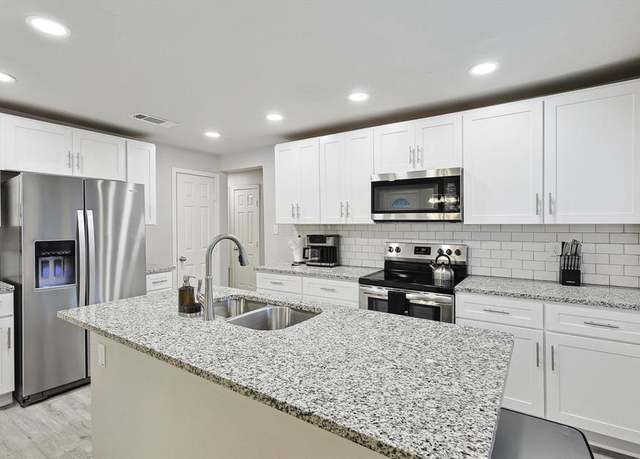 Property at 2804 W Brooklyn Ave, Dallas, TX 75211, 5 beds, 2 baths