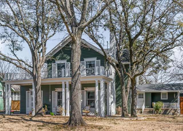 Property at 1015 N Hopson St, Sherman, TX 75092, 5 beds, 3 baths