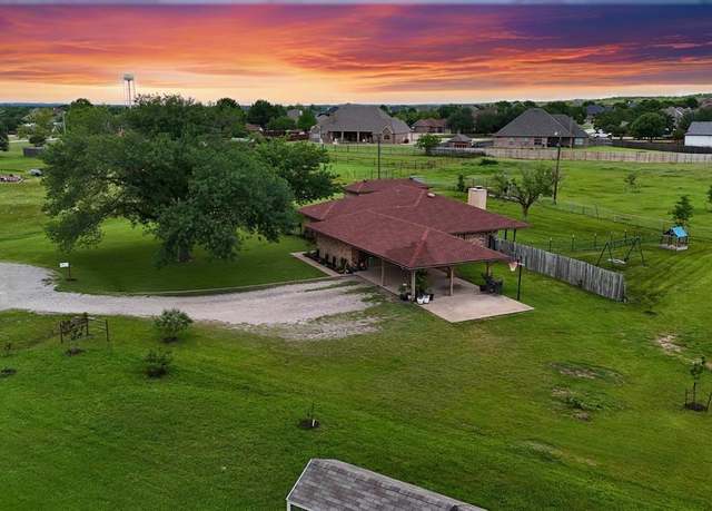 Property at 309 Valley Ct, Willow Park, TX 76087, 3 beds, 2 baths