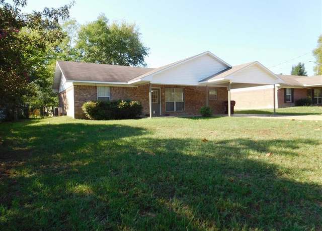 Property at 405 Cherry St, Chandler, TX 75758, 3 beds, 2 baths