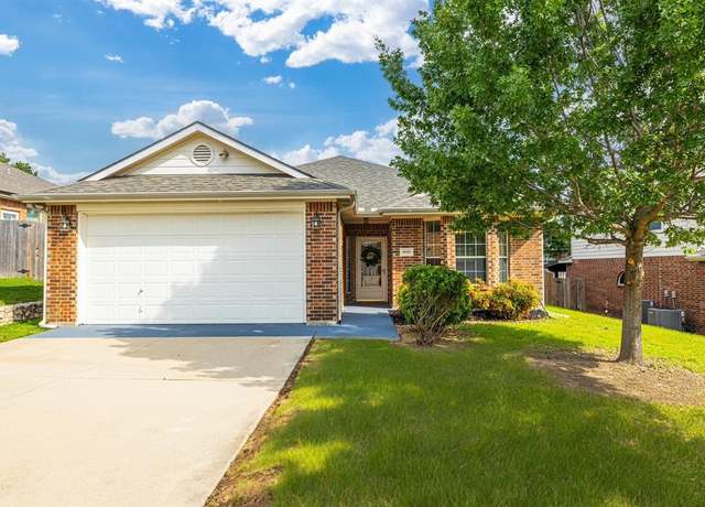 Property at 10325 Hogan Dr, Benbrook, TX 76126, 3 beds, 2 baths