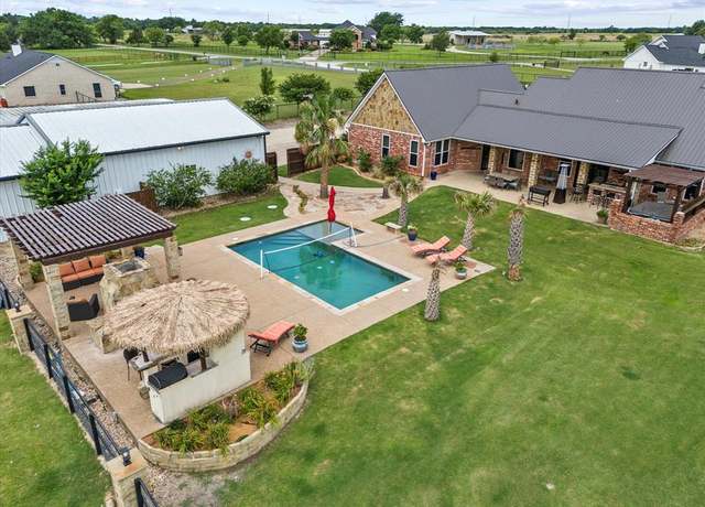 Property at 9557 Smith Rd, Royse City, TX 75189, 4 beds, 2.5 baths