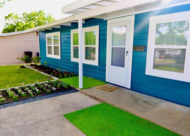 Property at 3704 Castleman St, Fort Worth, TX 76119, 3 beds, 1.5 baths