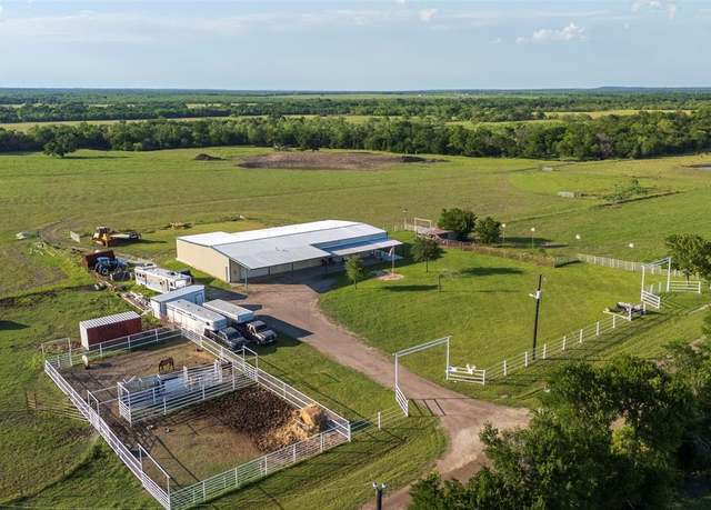 Property at 303 Lcr 626, Groesbeck, TX 76642, 4 beds, 2.5 baths