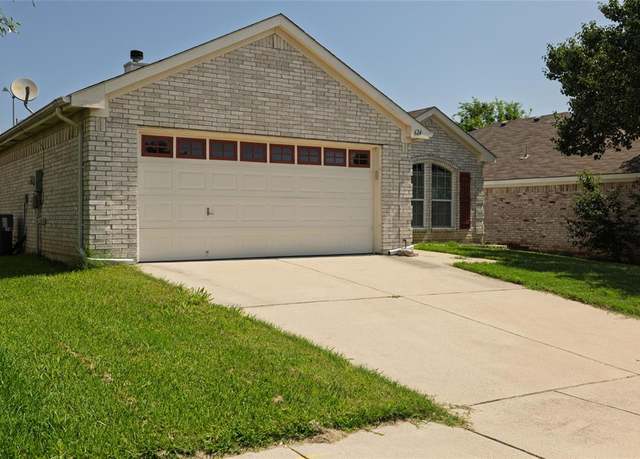 Property at 624 Bridle Trl, Saginaw, TX 76179, 3 beds, 2 baths