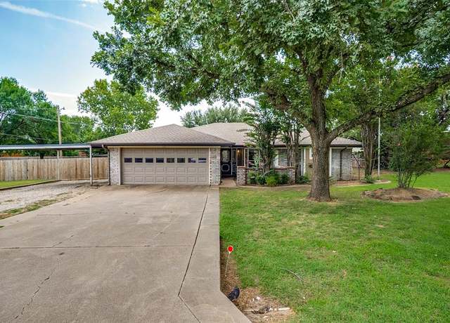 Property at 611 Overhill Rd, Granbury, TX 76048, 3 beds, 2 baths