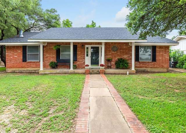 Property at 1302 E Franklin St, Hillsboro, TX 76645, 3 beds, 3 baths