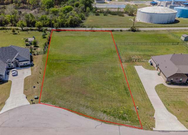 Property at 221 Maverick Ct, Granbury, TX 76049