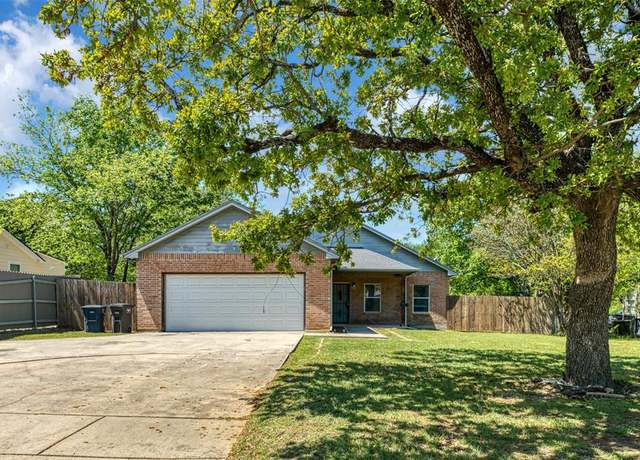 Property at 1912 Queen St, Fort Worth, TX 76103, 3 beds, 2 baths