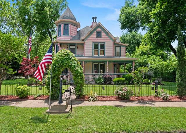 Property at 1303 W Main St, Waxahachie, TX 75165, 4 beds, 2.5 baths