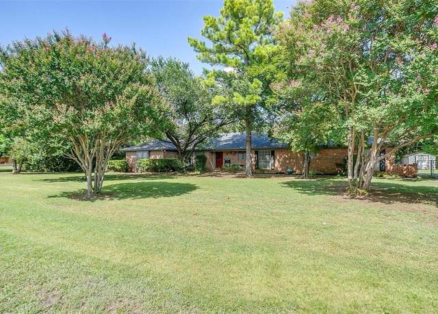 Property at 12505 White Oak Dr, Burleson, TX 76028, 3 beds, 2 baths