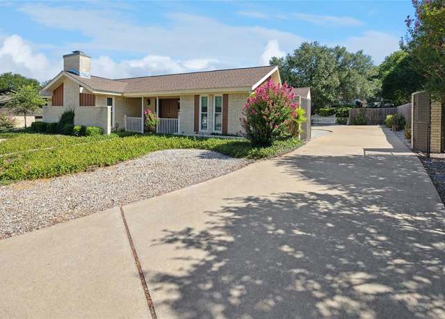 Property at 7800 Regatta Ct, Fort Worth, TX 76179, 4 beds, 3 baths