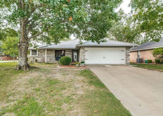 Property at 1901 La Fontaine Ln, Greenville, TX 75402, 3 beds, 2 baths