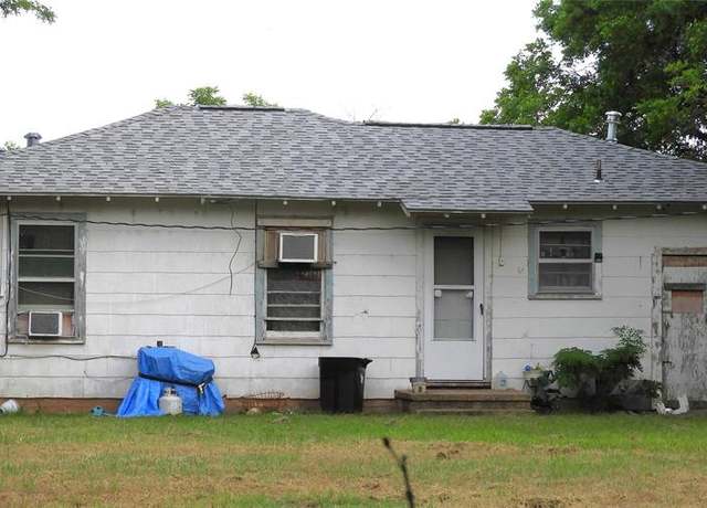 Property at 1313 Landon St, Stamford, TX 79553