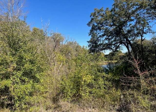 Property at 68 April Cv, Streetman, TX 75859