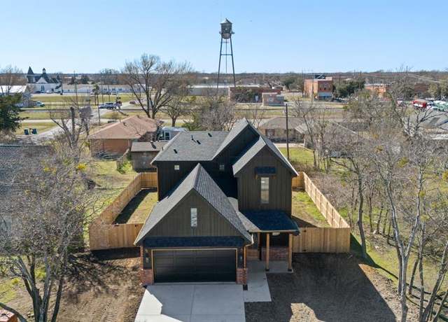 Property at 100 S Dallas, Palmer, TX 75152, 3 beds, 2.5 baths