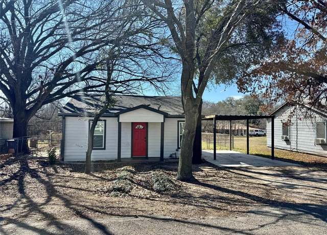 Property at 113 W Arnold St, Granbury, TX 76048, 3 beds, 1 bath
