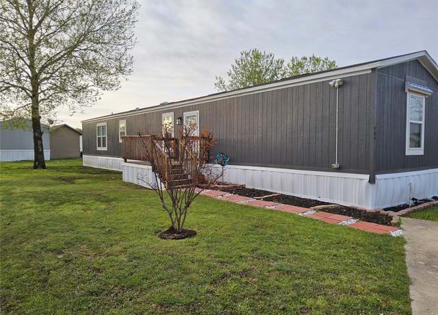 Property at 909 Town Sq, Princeton, TX 75407, 3 beds, 2 baths