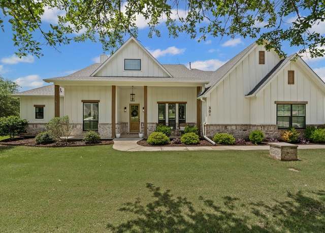 Property at 301 N Saddle Spur Ct, Weatherford, TX 76087, 4 beds, 3 baths