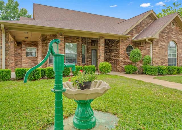 Property at 100 Wood Creek Dr, Gatesville, TX 76528, 3 beds, 2 baths