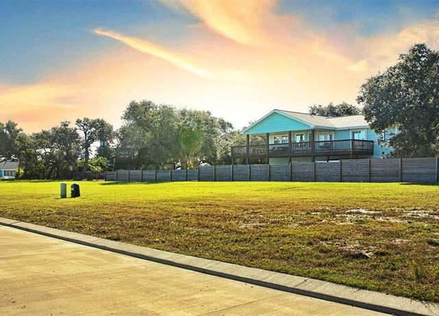 Property at 141 Breezeway Dr, Rockport, TX 78382