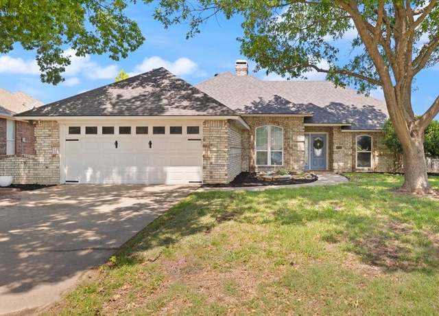 Property at 10200 Fieldcrest Dr, Benbrook, TX 76126, 3 beds, 2 baths