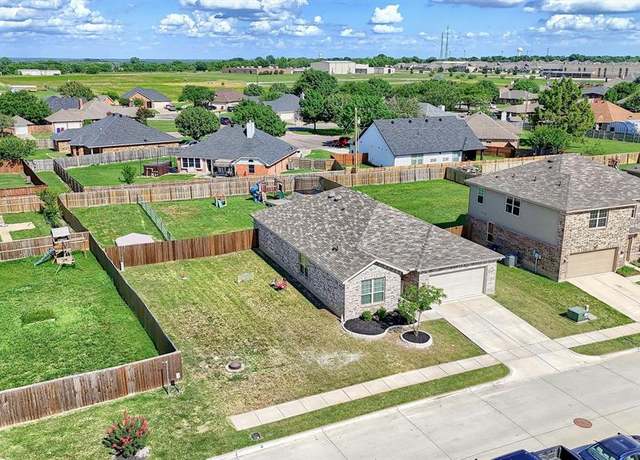 Property at 1309 Benwick Dr, Van Alstyne, TX 75495, 4 beds, 2 baths