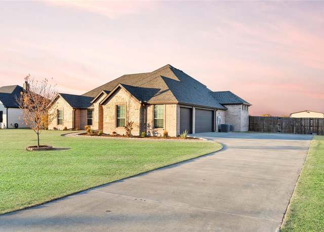 Property at 2836 Mallard Dr, Greenville, TX 75402, 6 beds, 3 baths