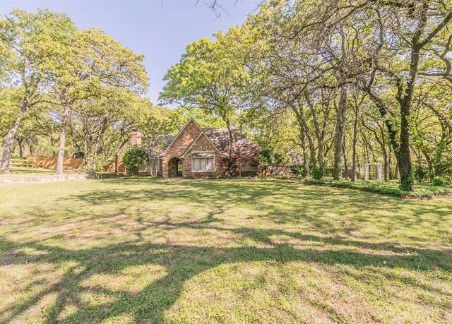 Property at 2111 Meadowview Dr, Keller, TX 76262, 3 beds, 2 baths