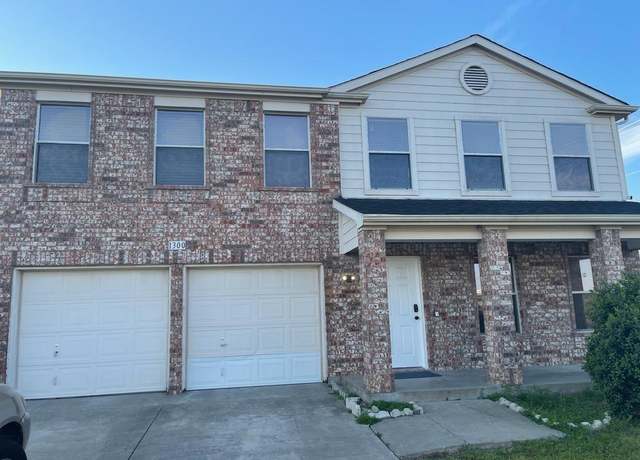Property at 1300 Dundee Dr, Arlington, TX 76002, 4 beds, 2.5 baths