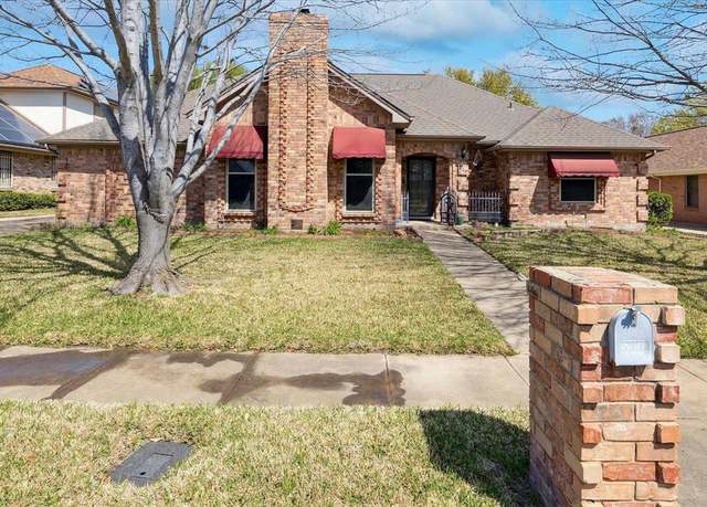 Property at 524 Highland Park Dr, Hurst, TX 76054, 3 beds, 2.5 baths