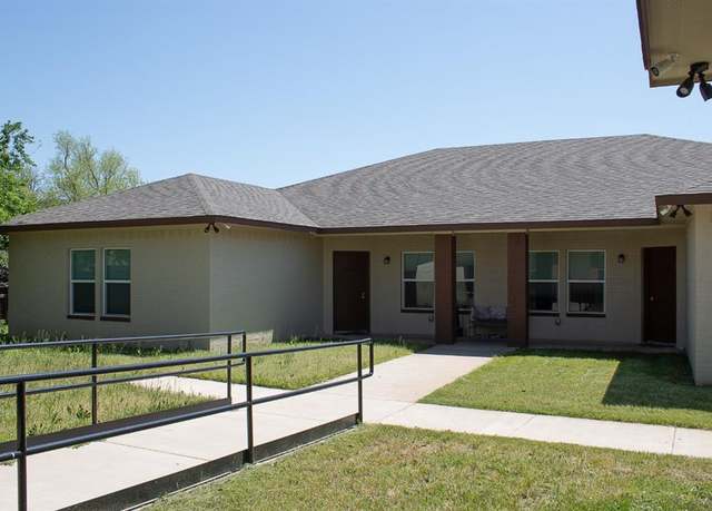 Property at 1522 N Ruddell St, Denton, TX 76209, 12 beds, 8 baths