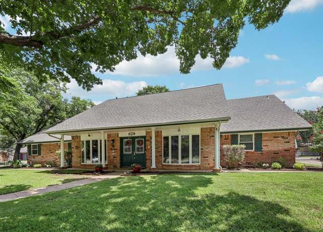 Property at 1805 Winewood Ln, Arlington, TX 76013, 5 beds, 3.5 baths