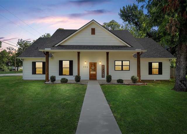 Property at 306 Eagle Dr, Eddy, TX 76524, 3 beds, 2 baths