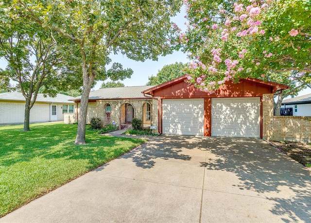 Property at 6324 Lavano Dr, Edgecliff Village, TX 76134, 3 beds, 2 baths