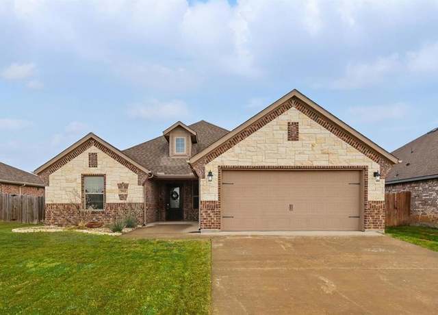Property at 3911 Bridle Path Ln, Sanger, TX 76266, 4 beds, 2 baths